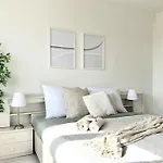 Spacious Apt Near Prague Castle